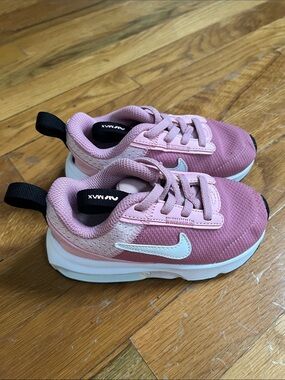 NWOT Nike Air Max Intrlk sneakers pink